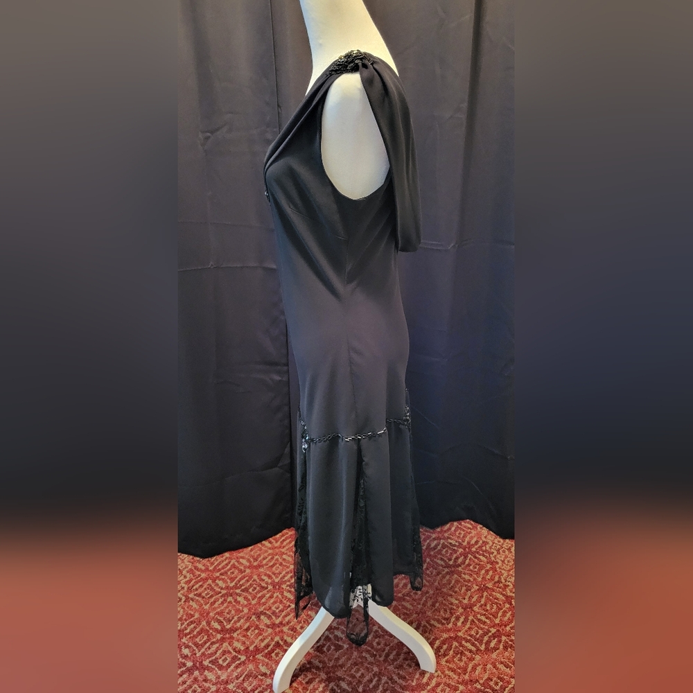 Elegant Black Beaded Dress - Picture 5 of 10